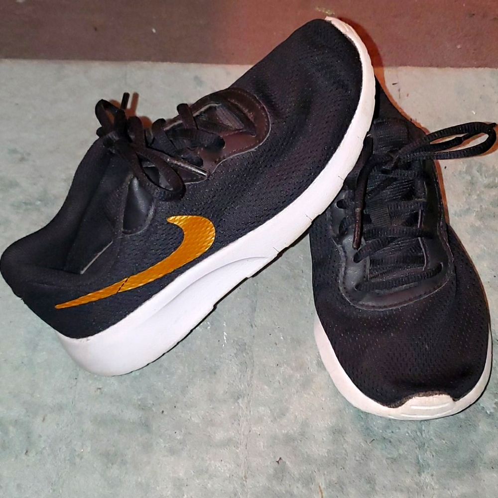 Girls Nike shoes
